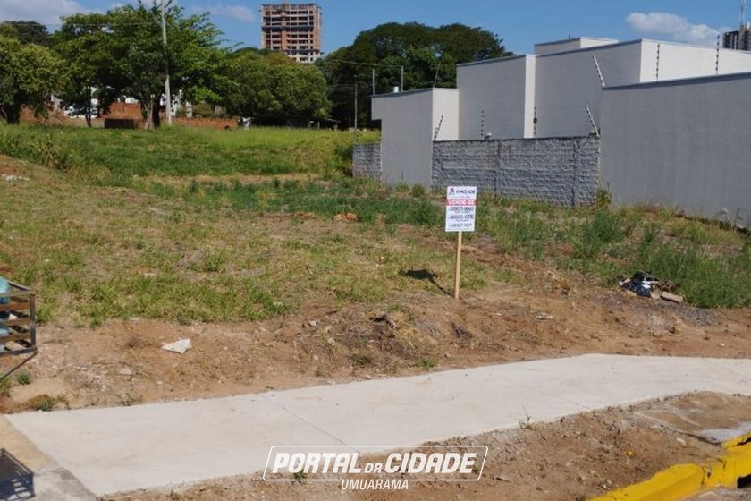 Terreno &agrave; venda - 180m&sup2; - Parque Melhoramentos