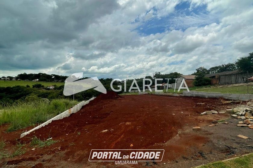 Terreno &agrave; venda - 360m&sup2; - CENTRO
