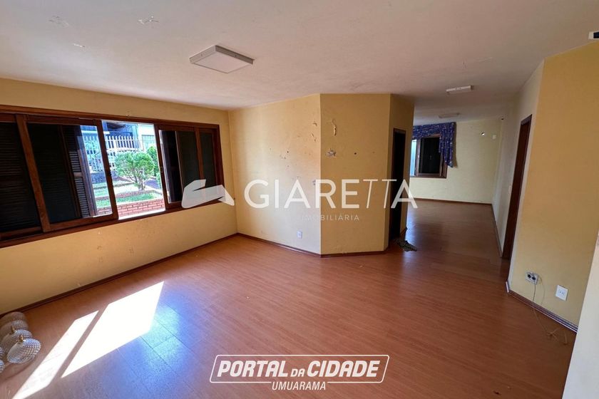 Casa &agrave; venda - 300m&sup2; - CENTRO