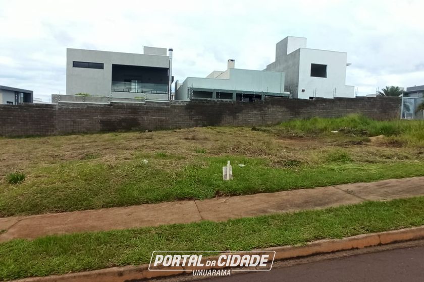 Terreno &agrave; venda - 258m&sup2; - Av. Paran&aacute;