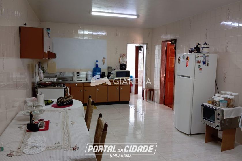 Casa &agrave; venda - 210m&sup2; - CENTRO