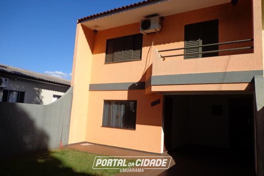 Sobrado &agrave; venda - 200m&sup2; - Zona 1