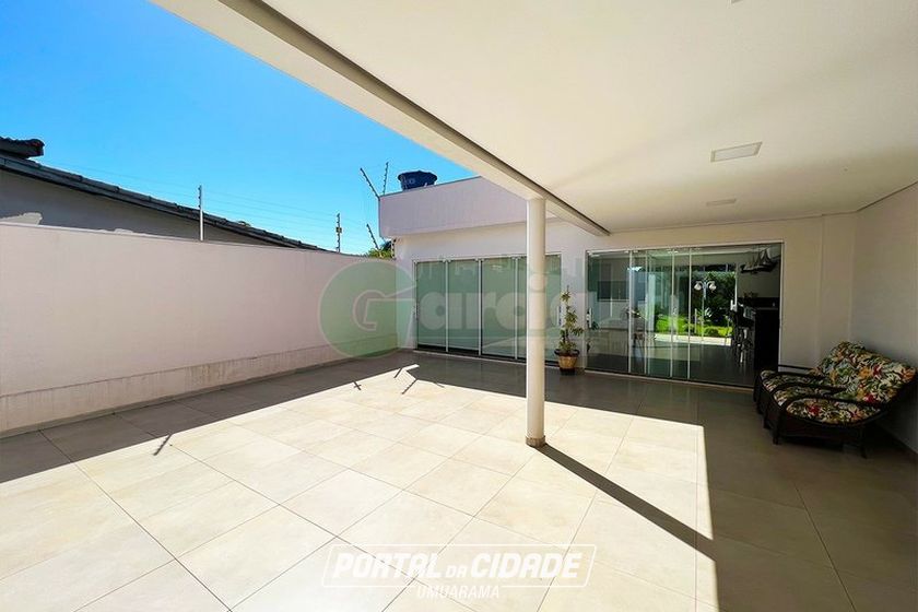 Casa &agrave; venda - 330m&sup2; - .