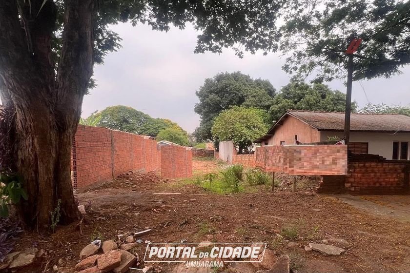 Terreno &agrave; venda - 245m&sup2; - Zona V