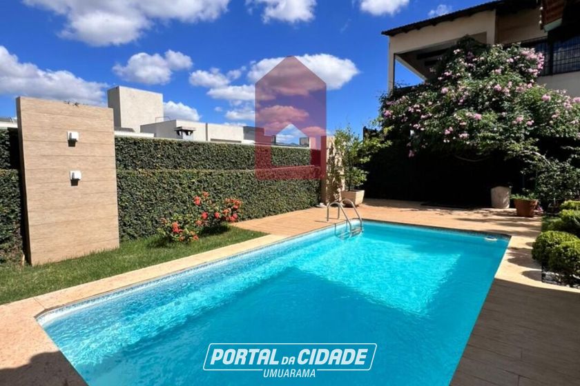Casa &agrave; venda - 700m&sup2; - Centro