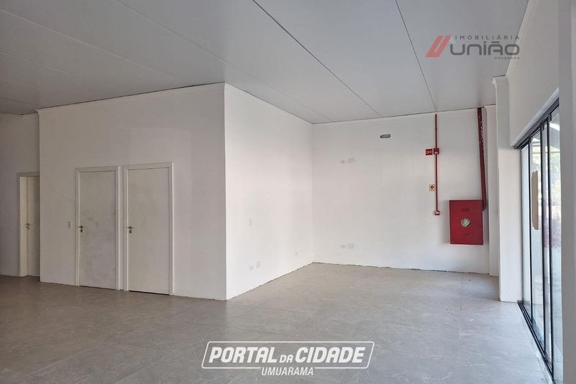 Sal&atilde;o Comercial para alugar - 243m&sup2; - Zona I