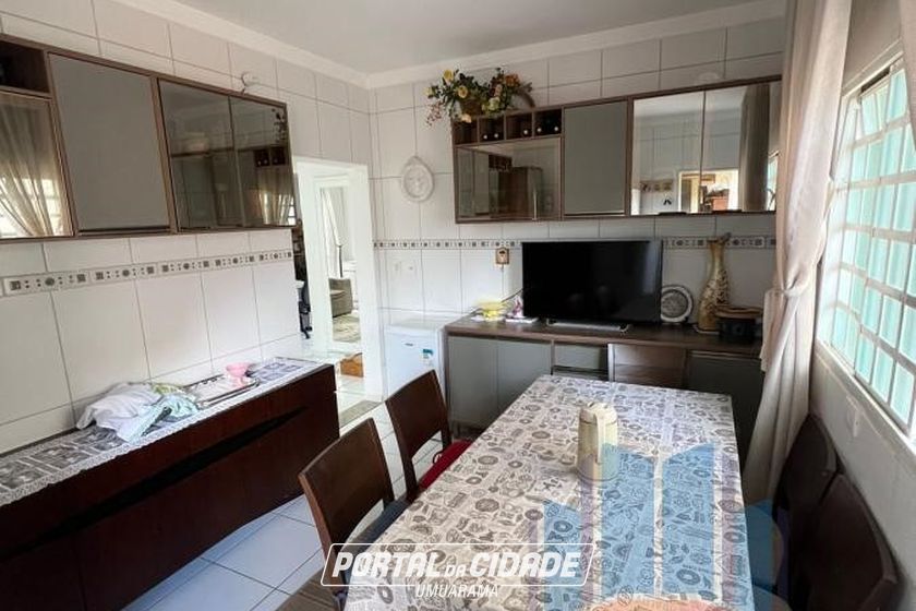 Casa &agrave; venda - 242m&sup2; - Zona I