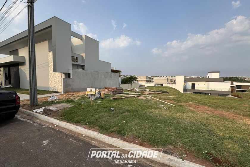 Terreno &agrave; venda - 360m&sup2; - Condom&iacute;nio Royal Garden
