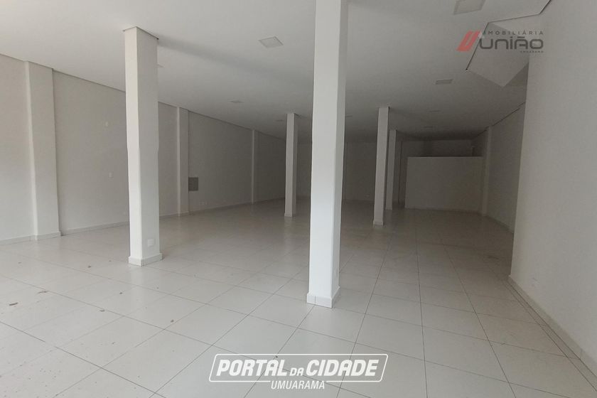 Sal&atilde;o Comercial para alugar - 200m&sup2; - Zona III