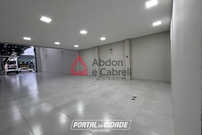 Sal&atilde;o Comercial para alugar - 800m&sup2; - Zona III