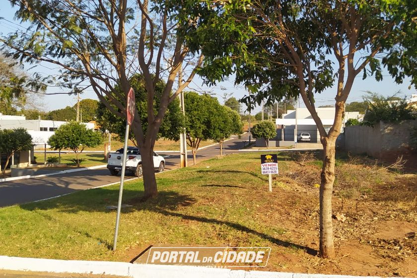 Terreno &agrave; venda - 202m&sup2; - Jardim Pimentel