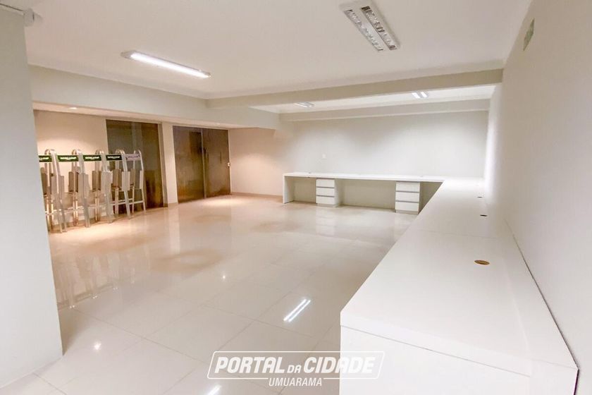 Sala Comercial &agrave; venda - 241m&sup2; - Zona I