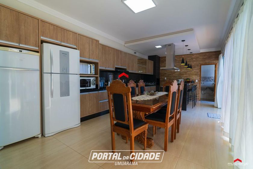 Sobrado &agrave; venda - 600m&sup2; - Zona II