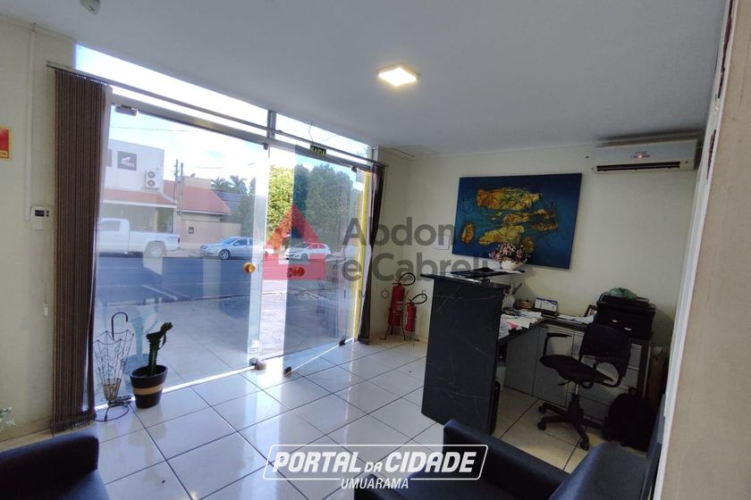 Sal&atilde;o Comercial &agrave; venda - 726m&sup2; - Zona Armazem