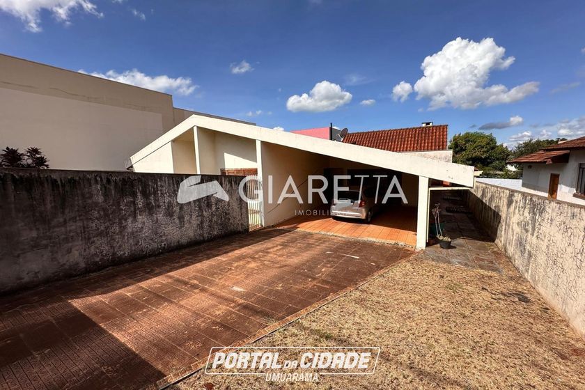 Casa &agrave; venda - 300m&sup2; - CENTRO