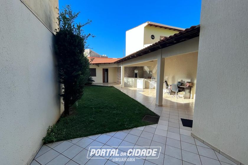 Sobrado &agrave; venda - 262m&sup2; - Zona Armaz&eacute;m