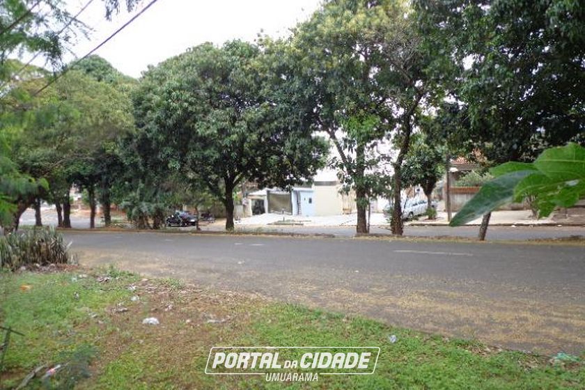 Terreno &agrave; venda - 350m&sup2; - Zona Armazem
