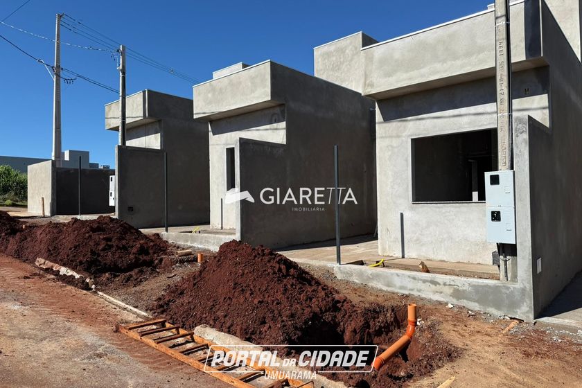 Casa &agrave; venda - 42m&sup2; - JARDIM PINHEIRINHO