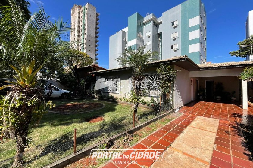 Terreno &agrave; venda - 204m&sup2; - CENTRO