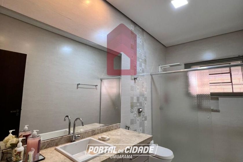 Casa &agrave; venda - 700m&sup2; - Centro