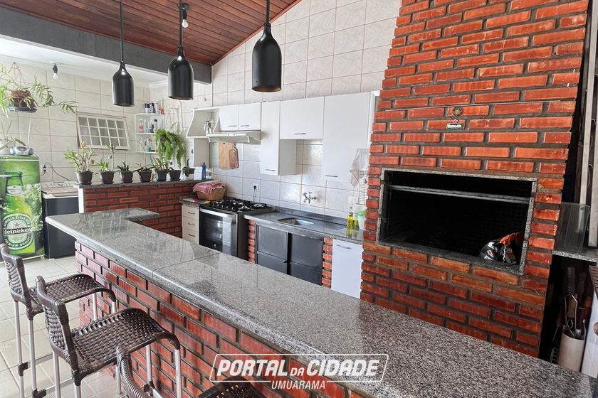 Sobrado &agrave; venda - 200m&sup2; - Zona II