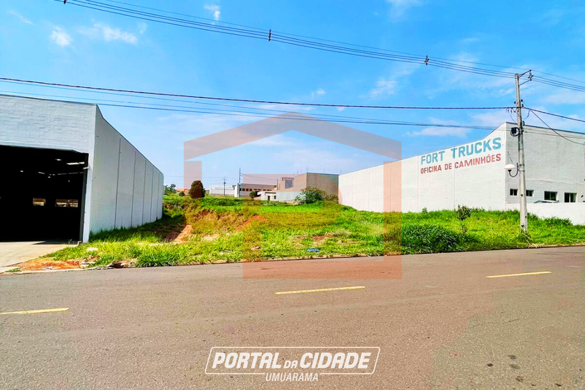 Terreno &agrave; venda - 615m&sup2; - Jardim  Santiago