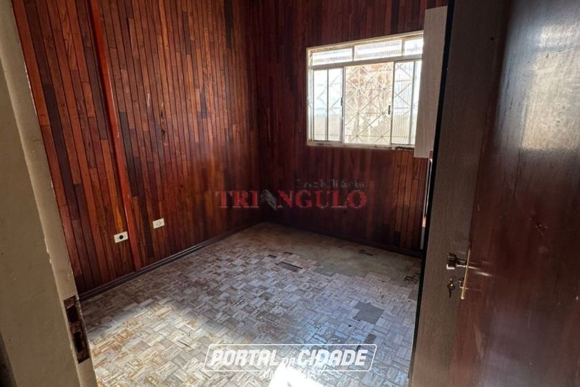 Casa &agrave; venda - 319m&sup2; - ZONA II