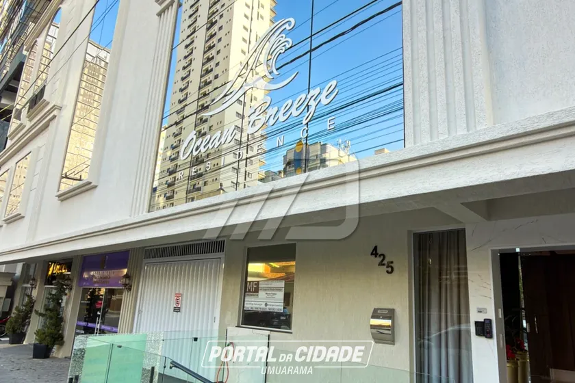 Apartamento &agrave; venda - 120m&sup2; - Meia Praia