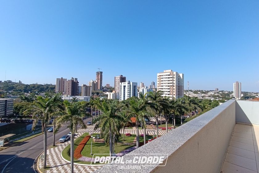 Sal&atilde;o Comercial para alugar - 185m&sup2; - ZONA I