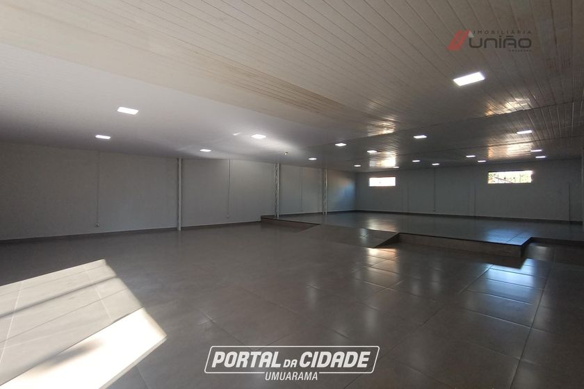 Sal&atilde;o Comercial para alugar - 240m&sup2; - Zona III