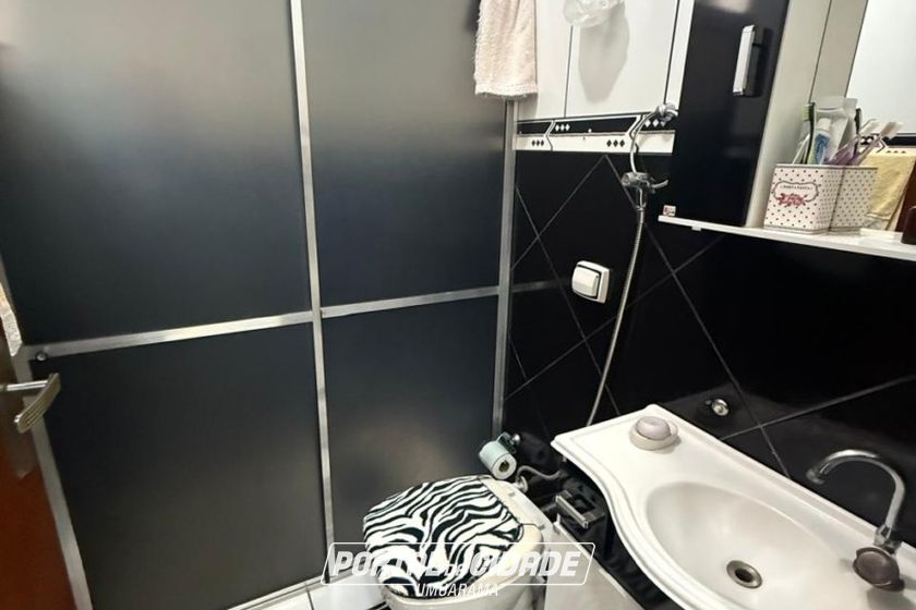 Casa &agrave; venda - 250m&sup2; - ZONA I