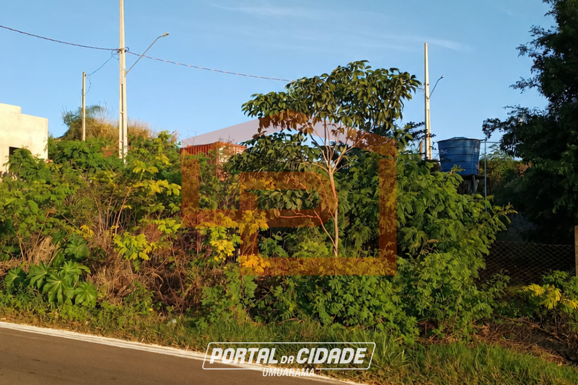 Terreno &agrave; venda - 198m&sup2; - &Aacute;rea Urbana