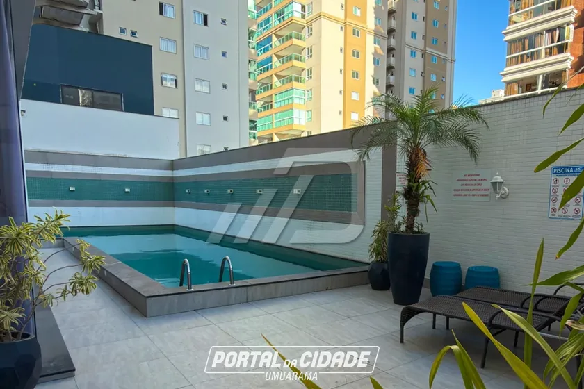 Apartamento &agrave; venda - 120m&sup2; - Meia Praia
