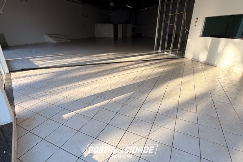 Sal&atilde;o Comercial para alugar - 300m&sup2; - Zona VII