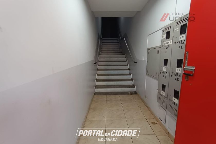 Sal&atilde;o Comercial para alugar - 880m&sup2; - Zona III