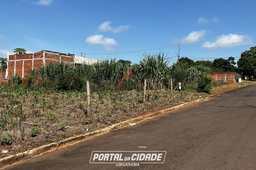 Terreno &agrave; venda - 198m&sup2; - Centro