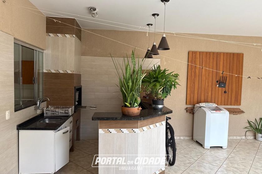 Casa &agrave; venda - 250m&sup2; - ZONA I
