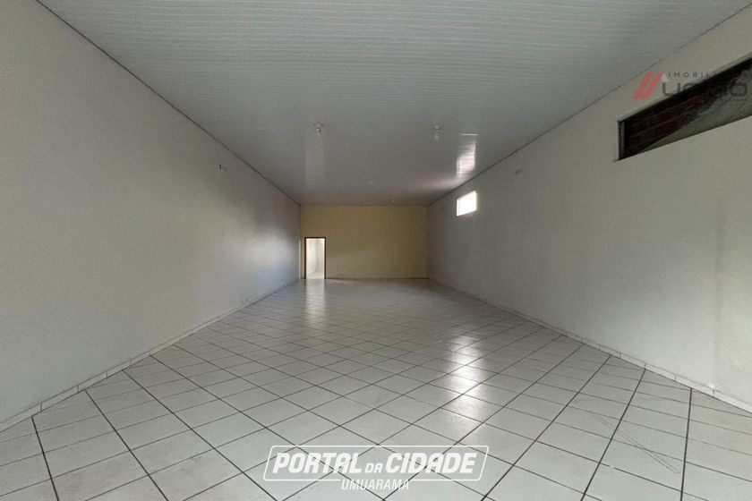 Sal&atilde;o Comercial para alugar - 245m&sup2; - Zona V