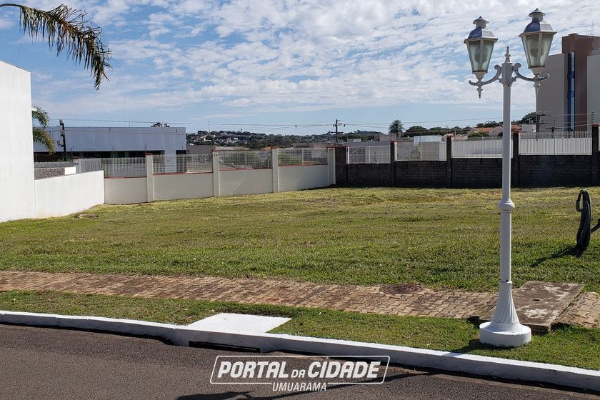 Terreno &agrave; venda - 982m&sup2; - Zona 3