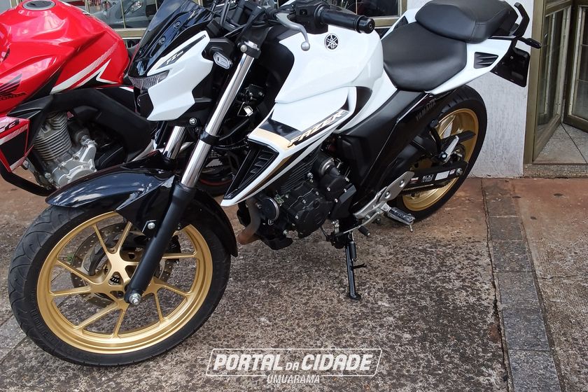 YAMAHA FZ25