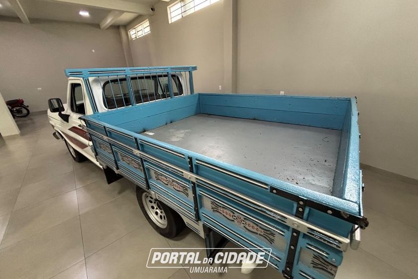 Ford F-1000