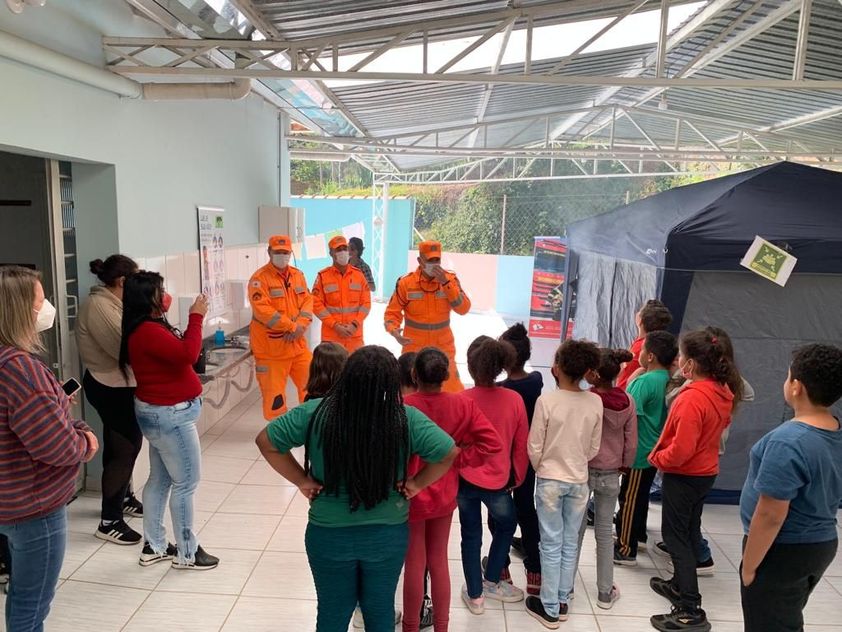 Bombeiro explica como evitar acidentes com eletricidade durante