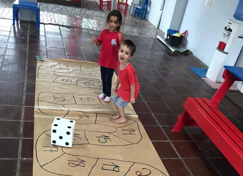 Play Escola de Inglês