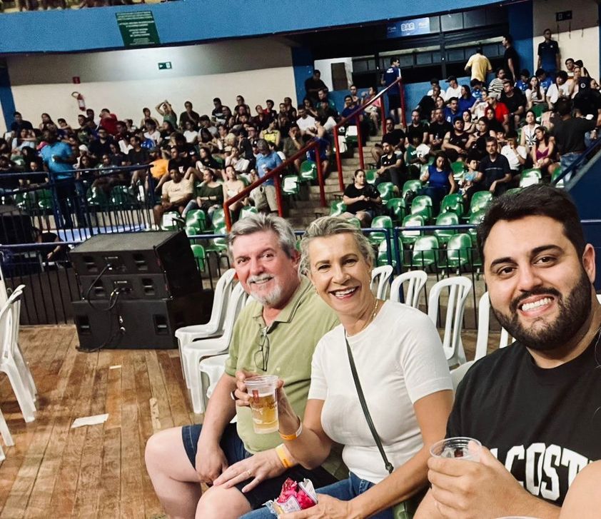 Grupo de Caarapó foi a Campo Grande para assistir jogão de vôlei da Superliga