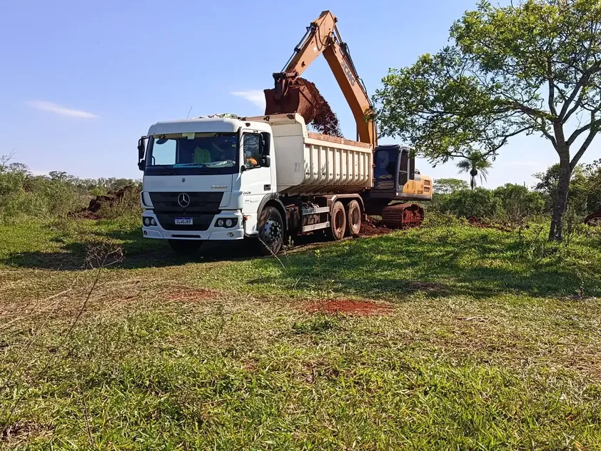 Prefeitura realiza cascalhamento na região da Fazenda São Lourenço