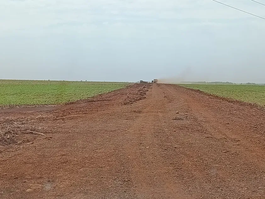 Prefeitura realiza cascalhamento na região da Fazenda São Lourenço