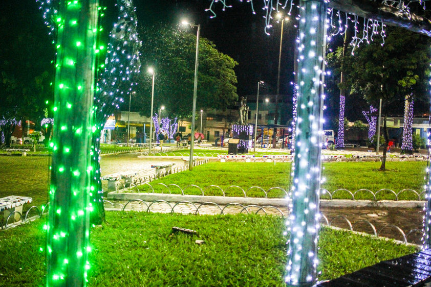 Praça 29 de Abril recebe iluminação de Natal em Timóteo – Jornal Bairros Net
