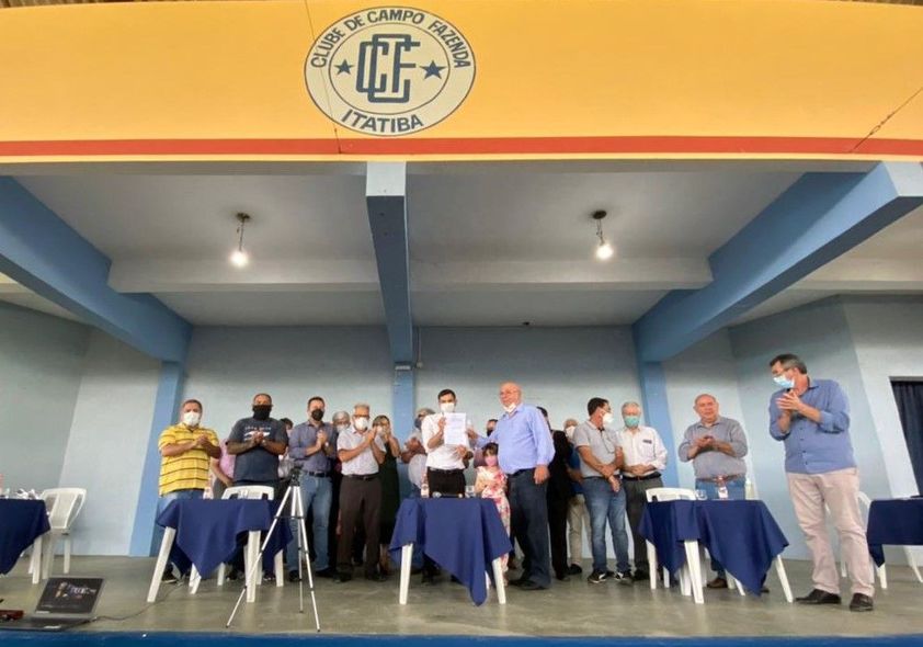 100 primeiros títulos de propriedade são entregues a moradores do Clube de  Campo pela Prefeitura de Itatiba - Prefeitura de Itatiba