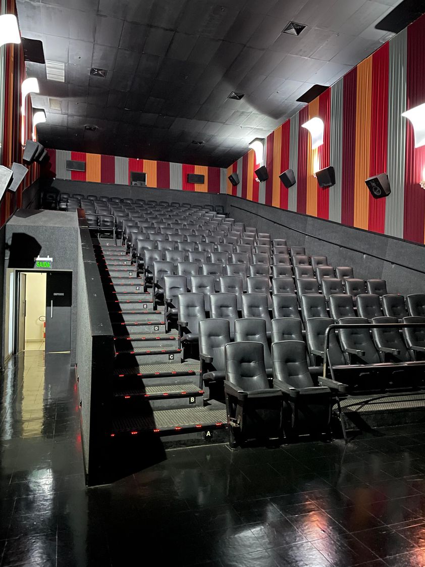 Agora a Azul tem oficialmente uma sala de cinema no Shopping JK