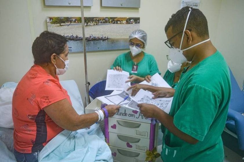 Desenhos de Material para o hospital para colorir, jogos de pintar